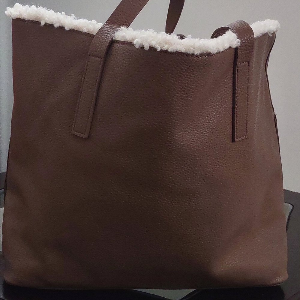 ASPEN Reversible Leather & Shearling Carryall Tote & Wallet - Picture 14 of 17